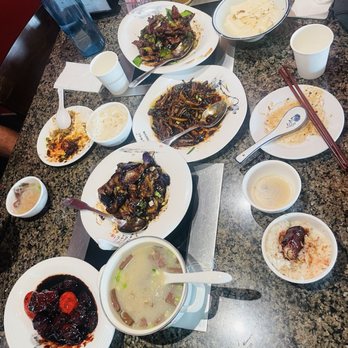 Auntie Qiu Kitchen - Braised pork, duck blood and intestine vermicelli soup, eggplant/ eel/ pork liver in brown sauce, sweet flower bean - Shanghainese Near Me - Arcadia, California