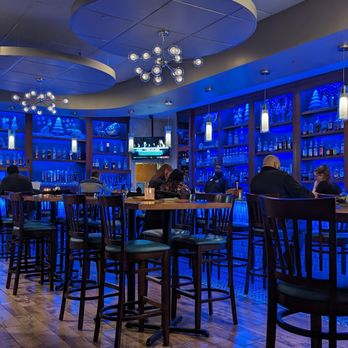 30 Park - a restaurant with a bar and a bar - American Near Me 30 Park - a restaurant with a bar and a bar - American Near Me