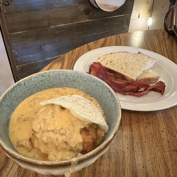 Hayley’s Eatery - Biscuits and gravy with sides of bacon and sourdough - Breakfast & Brunch Near Me - Weston, Missouri