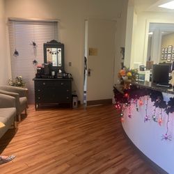 Oak Hills Periodontics - Waiting area.