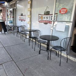Ronnie's Hot Bagels & Coffee House