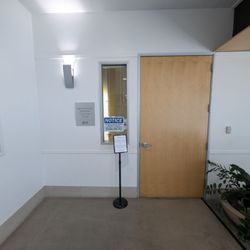 Digestive Health Specialists - Entrance for procedures on first floor