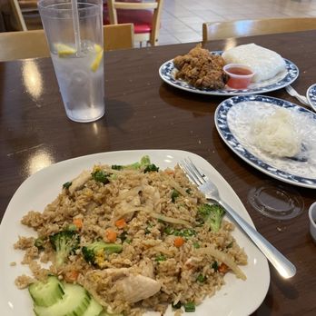 Pad Thai Restaurant - Chicken fried rice with sticky rice and chicken wings. - Thai Near Me - Grand Island, Nebraska Pad Thai Restaurant - Chicken fried rice with sticky rice and chicken wings. - Thai Near Me - Grand Island, Nebraska