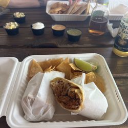 La Chancleta de Maiz - Carnita burritos.