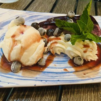 High Tide Social House - blueberry cheesecake and ice cream - New American Near Me - Cape Coral, Florida