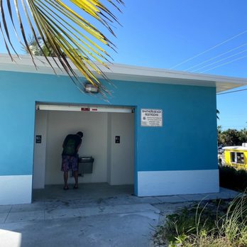 Smathers Beach - Bathrooms & water fountains - Beaches Near Me - Key West, Florida Smathers Beach - Bathrooms & water fountains - Beaches Near Me - Key West, Florida