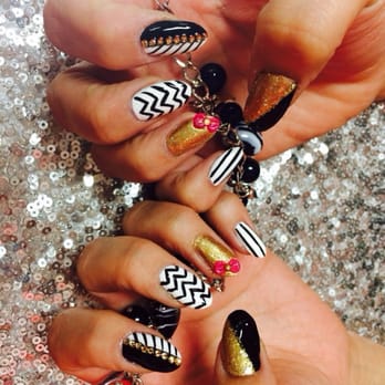 Queen Nails - $18 full set by Ty $15 designs done by Julie - Nail Salons Near Me - La Puente, California Queen Nails - $18 full set by Ty $15 designs done by Julie - Nail Salons Near Me - La Puente, California