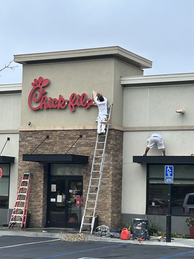 Slide of El Lay Construction