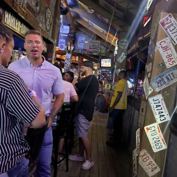 The Red Door Saloon - Dive Bars Near Me - Destin, Florida