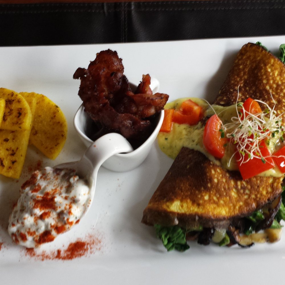 Black River Retreat - Breakfast! - Hotels Near Me - Tweed, Ontario