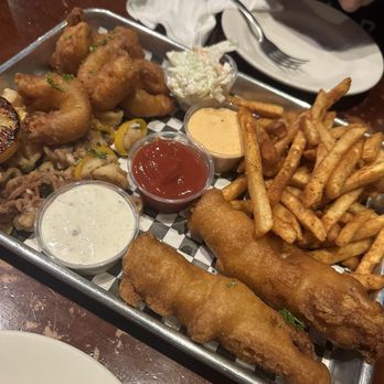 CHAPLIN’S SPORTS BISTRO - Updated January 2026 - 961 Photos & 723