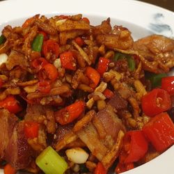 Hot Pot Restaurant Spicy - Geräucherte Schweinebauch mit getrockneten Pilzen in chilli, sehr sehr sehr Höllenscharf(schärfste Gericht was in Hamburg je gegessen habe)