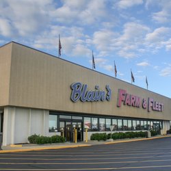 BLAIN'S FARM & FLEET - Woodstock, IL - Blain's Farm & Fleet Woodstock, IL storefront