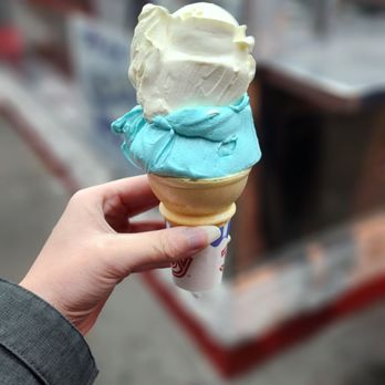 Leon's Frozen Custard - Vanilla and Blue Moon - Ice Cream & Frozen Yogurt Near Me - Milwaukee, Wisconsin