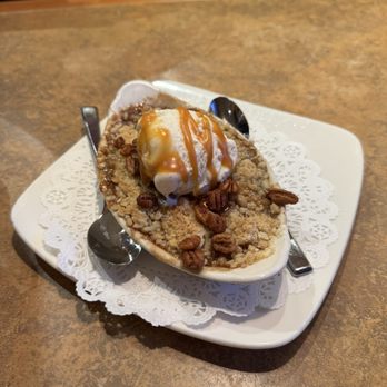 Red Lantern Steak & Spirits - Apple Crumble - American Near Me - Fairbanks, Alaska