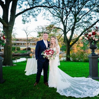 Blooming Flowers - Our ceremony flowers with the stand looks beautiful! - Florists Near Me - Elk Grove Village, Illinois