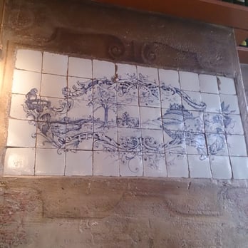 Holy Tavern - Original tiling in front of bar - Pubs Near Me - London, XGL Holy Tavern - Original tiling in front of bar - Pubs Near Me - London, XGL