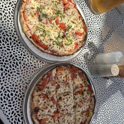 The cooking carberry pizza - Margherita pizza, veggie pizza