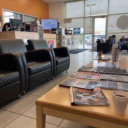 Quick Lane - Nice clean waiting room