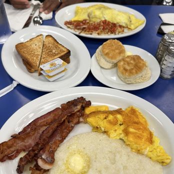 Bob & Edith's Diner - Steak Omelet, hashbrowns, Two Eggs & Bacon - American Near Me - Arlington, Virginia Bob & Edith's Diner - Steak Omelet, hashbrowns, Two Eggs & Bacon - American Near Me - Arlington, Virginia