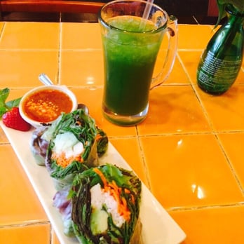 Neecha Thai - Spring roll with OMG warm peanut sauce and French sorrel juice! I found my haven of yum - Thai Near Me - Oakland, California