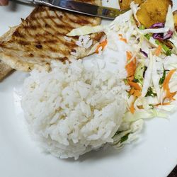 Paluva Cafe - Chuleta con arroz y ensalada