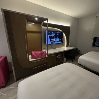 Marriott New York JFK Airport - standard double queen room - Hotels Near Me - Queens, New York Marriott New York JFK Airport - standard double queen room - Hotels Near Me - Queens, New York