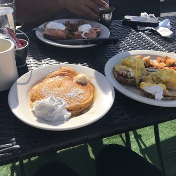 Periwinkle Cafe - Pumpkin pancakes and crab Benedict - Breakfast & Brunch Near Me - Haverhill, Massachusetts