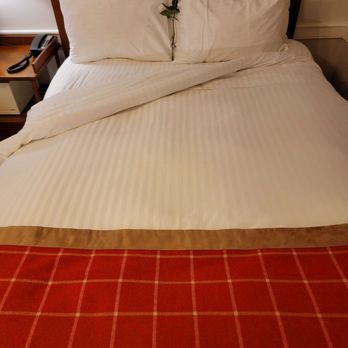 The Pillar and Post - Pillar and Post, Complimentary Rose for Turn down - Hotels Near Me - Niagara-On-The-Lake, Ontario