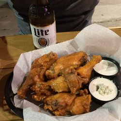 Harry's Bar & Grill - Traditional Wings