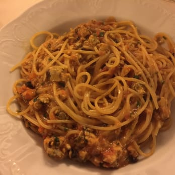 Da Raffaele - Spaghetti al Raffaelle - w/tomato sauce and mussels - delicioso! - Seafood Near Me - Venezia, VE Da Raffaele - Spaghetti al Raffaelle - w/tomato sauce and mussels - delicioso! - Seafood Near Me - Venezia, VE