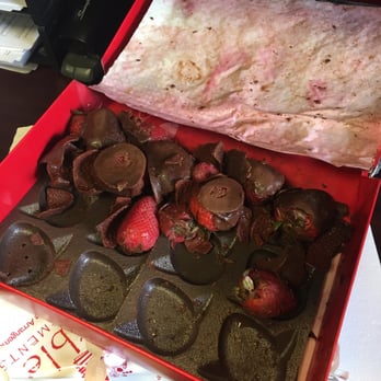 Edible Arrangements - Looks like dog s*** - Gift Shops Near Me - Claremont, California