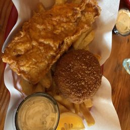 Combination- fish, crab cake, fries