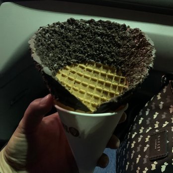 Cold Stone Creamery - Oreo chocolate cone - Ice Cream & Frozen Yogurt Near Me - West Sacramento, California Cold Stone Creamery - Oreo chocolate cone - Ice Cream & Frozen Yogurt Near Me - West Sacramento, California