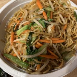 Vegetable lo mein