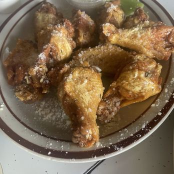 Kelly's Korner - Garlic parm wings - American Near Me - Buffalo, New York