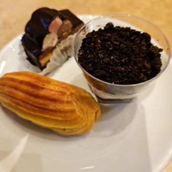 Garden Court - My lil Desserts...Haha. 12/3/2024. I hope I can Eat it?? Lol - Buffets Near Me - Las Vegas, Nevada Garden Court - My lil Desserts...Haha. 12/3/2024. I hope I can Eat it?? Lol - Buffets Near Me - Las Vegas, Nevada
