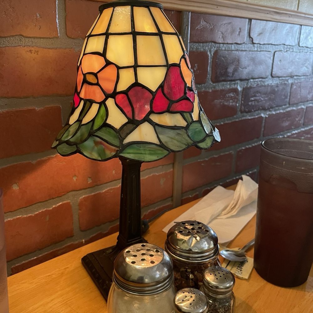 Lombardi's - Ambience - Italian Near Me - Cambria, California