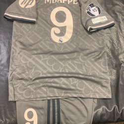 Soccer & Sports - REAL MADRID YOUTH REPLICA KIT WITH MBAPPE #9 AND SPONSORS