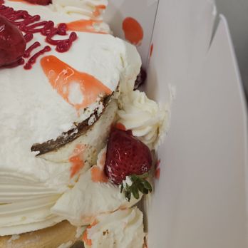Mia's Bakery - Bakeries Near Me - Brooklyn, New York