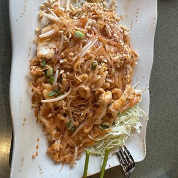 Mae Phim Thai Restaurant - Pad Thai with chicken - Thai Near Me - Marysville, Washington Mae Phim Thai Restaurant - Pad Thai with chicken - Thai Near Me - Marysville, Washington