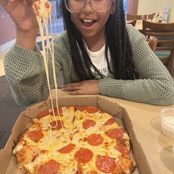Round Table Pizza - Pizza Near Me - Honolulu, Hawaii