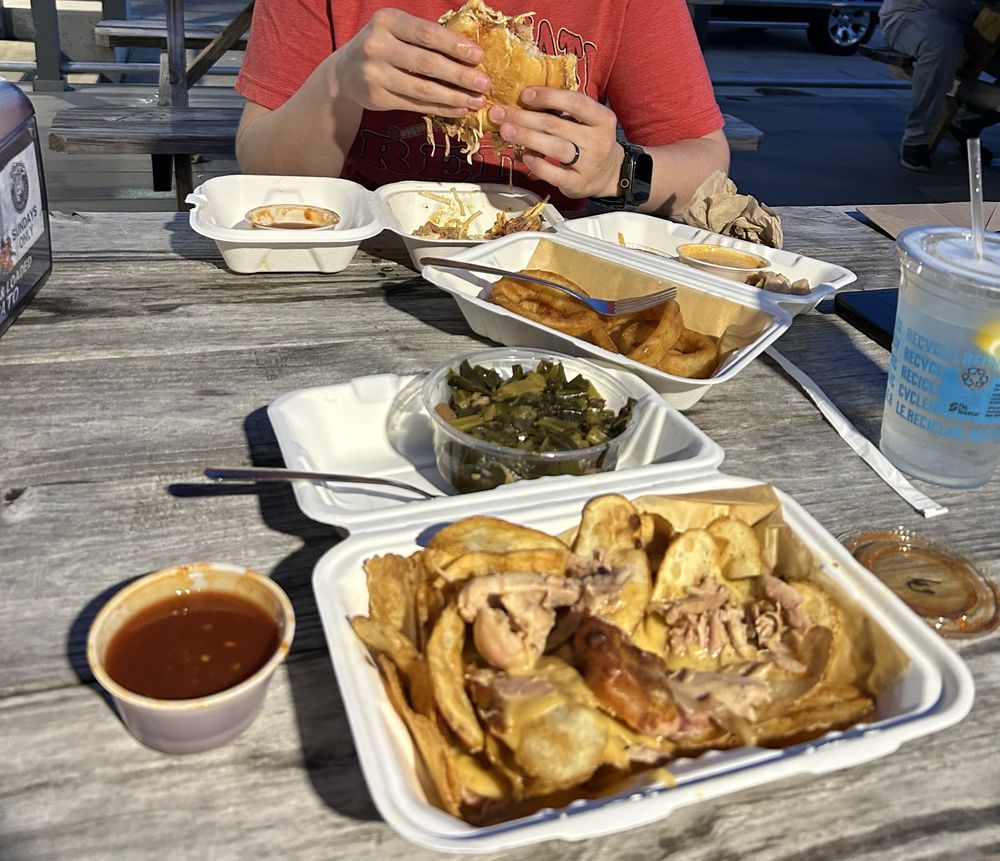 Food from Kiser's Barbeque