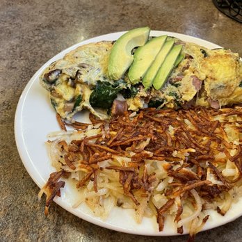 ButtercuP - Chicken apple and sausage omelet w/ extra crispy hash browns - Breakfast & Brunch Near Me - Oakland, California