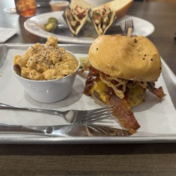 Food Fix Butcher & Baker - Western burger & a side of Mac n' cheese - Food Trucks Near Me - Modesto, California Food Fix Butcher & Baker - Western burger & a side of Mac n' cheese - Food Trucks Near Me - Modesto, California