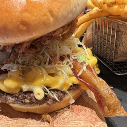 Bacon Mac-n-cheeseburger