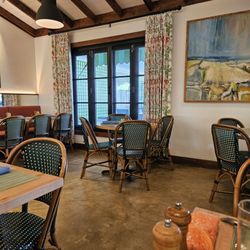 Citron Bistro - Indoor decor