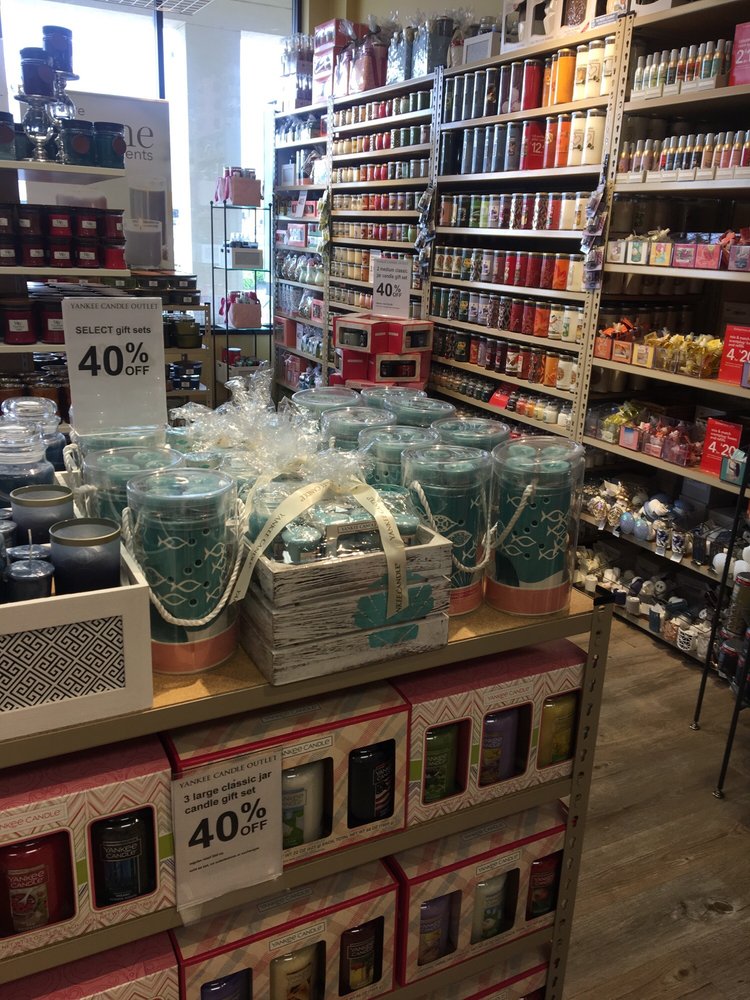 YANKEE CANDLE COMPANY 303 Stanley K Tanger Blvd, Lancaster