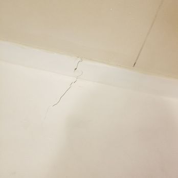 DoubleTree by Hilton - Cracked shower basin - Hotels Near Me - Atlanta, Georgia