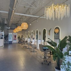 VOYAGE The Salon - Salon chairs